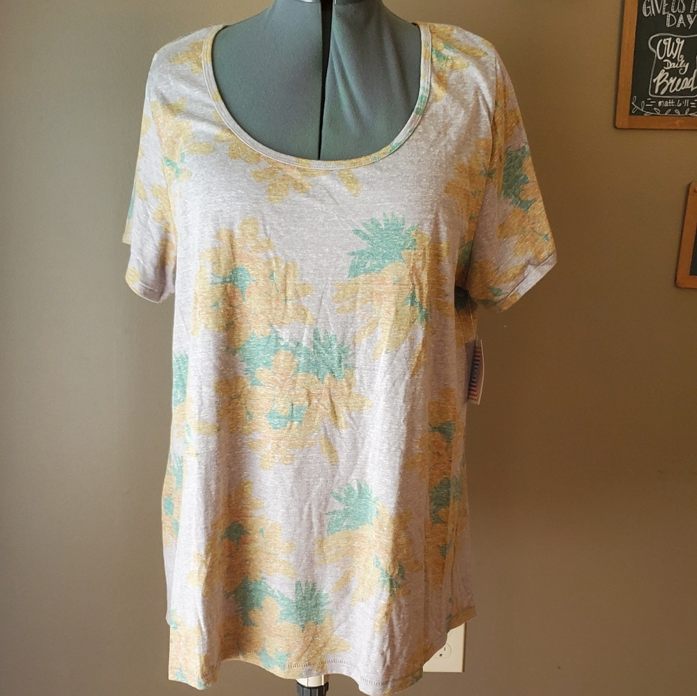 NWT LuLaRoe Classic T